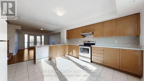 268 - 4975 Southampton Drive, Mississauga, ON - Indoor Photo Showing Kitchen