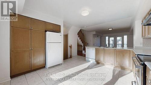 268 - 4975 Southampton Drive, Mississauga, ON - Indoor Photo Showing Kitchen With Double Sink