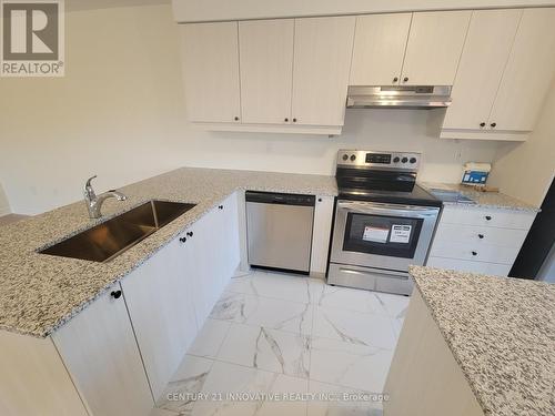 2 Sedgemoor Street, Whitby, ON - Indoor Photo Showing Kitchen