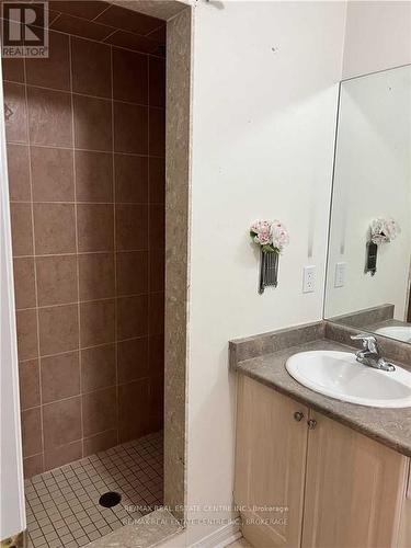 740 States Street, Mississauga, ON - Indoor Photo Showing Bathroom