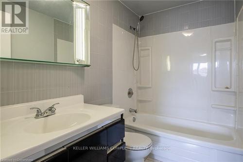 54 Fairway Drive, Hamilton, ON - Indoor Photo Showing Bathroom