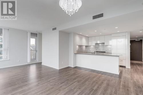 2501 5883 Barker Avenue, Burnaby, BC - Indoor Photo Showing Kitchen