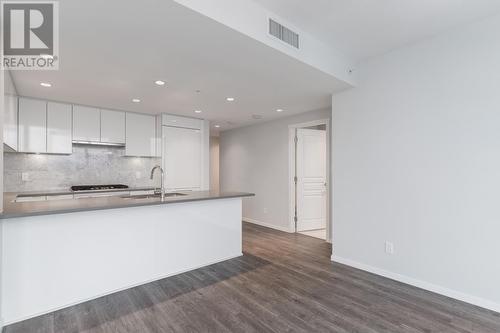 2501 5883 Barker Avenue, Burnaby, BC - Indoor Photo Showing Kitchen With Upgraded Kitchen