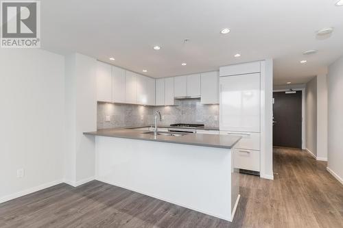 2501 5883 Barker Avenue, Burnaby, BC - Indoor Photo Showing Kitchen With Upgraded Kitchen