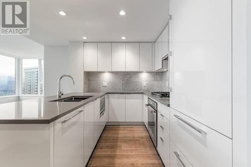 2501 5883 Barker Avenue, Burnaby, BC - Indoor Photo Showing Kitchen With Double Sink With Upgraded Kitchen