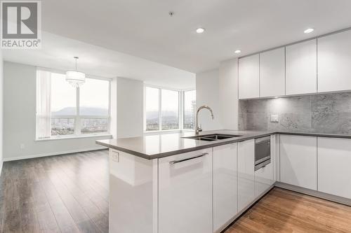 2501 5883 Barker Avenue, Burnaby, BC - Indoor Photo Showing Kitchen With Double Sink With Upgraded Kitchen