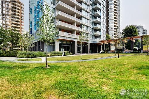 2501 5883 Barker Avenue, Burnaby, BC - Outdoor With Balcony With Facade