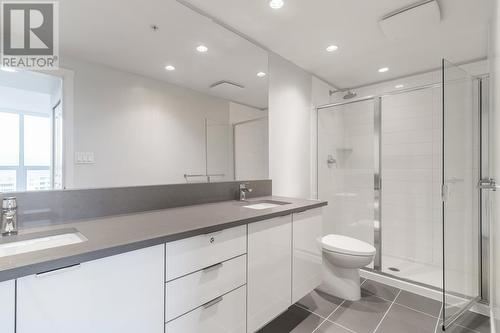 2501 5883 Barker Avenue, Burnaby, BC - Indoor Photo Showing Bathroom