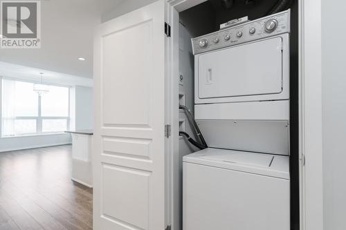 2501 5883 Barker Avenue, Burnaby, BC - Indoor Photo Showing Laundry Room