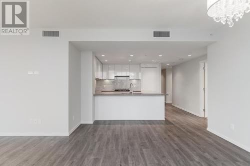 2501 5883 Barker Avenue, Burnaby, BC - Indoor Photo Showing Kitchen