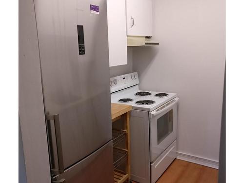 111-900 Tolmie Ave, Victoria, BC - Indoor Photo Showing Kitchen