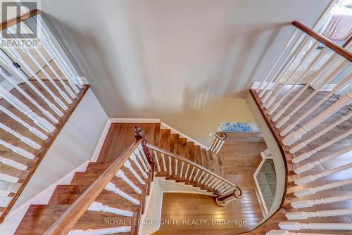 1547 Spencely Drive, Oshawa, ON - Indoor Photo Showing Kitchen With Upgraded Kitchen