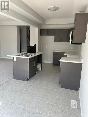 9297 Griffon Street, Niagara Falls, ON - Indoor Photo Showing Kitchen