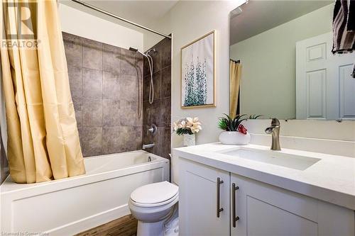 Full bathroom featuring shower / bath combination with curtain, toilet, wood-type flooring, and vanity - 350 Dundas Street S Unit# 30, Cambridge, ON - Indoor Photo Showing Bathroom