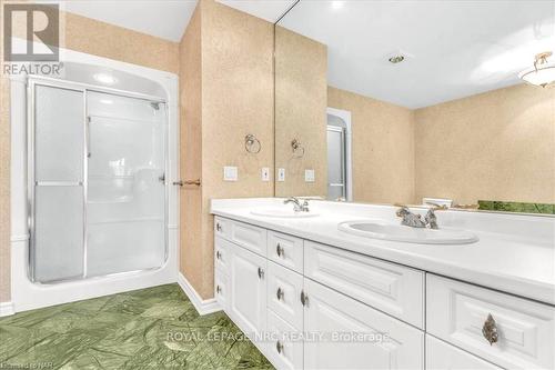 9 - 88 Lakeport Road, St. Catharines, ON - Indoor Photo Showing Bathroom