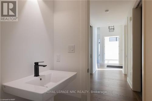 1613 G Lookout Street, Pelham, ON - Indoor Photo Showing Bathroom