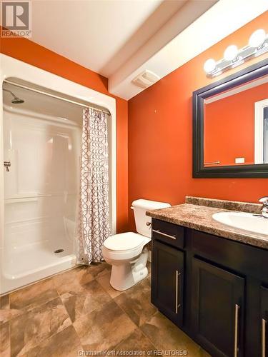 122 Smithfield Circle, Chatham, ON - Indoor Photo Showing Bathroom