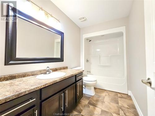 122 Smithfield Circle, Chatham, ON - Indoor Photo Showing Bathroom