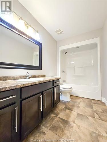 122 Smithfield Circle, Chatham, ON - Indoor Photo Showing Bathroom