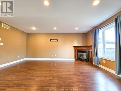 122 Smithfield Circle, Chatham, ON - Indoor With Fireplace