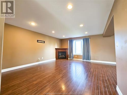 122 Smithfield Circle, Chatham, ON - Indoor With Fireplace