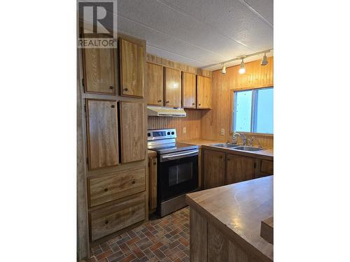 18 5378 Park Drive, 100 Mile House, BC - Indoor Photo Showing Kitchen With Double Sink