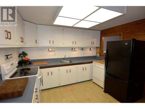 4955 Lake Kathlyn Junction Road, Smithers, BC - Indoor Photo Showing Kitchen