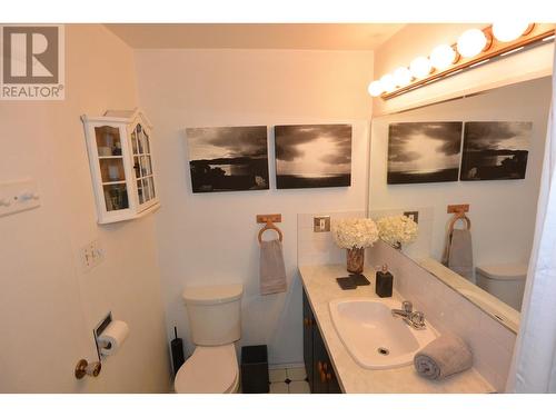 4955 Lake Kathlyn Junction Road, Smithers, BC - Indoor Photo Showing Bathroom