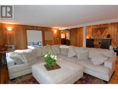 4955 Lake Kathlyn Junction Road, Smithers, BC - Indoor Photo Showing Living Room