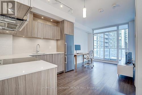 806 - 50 Forest Manor Road, Toronto, ON - Indoor Photo Showing Kitchen