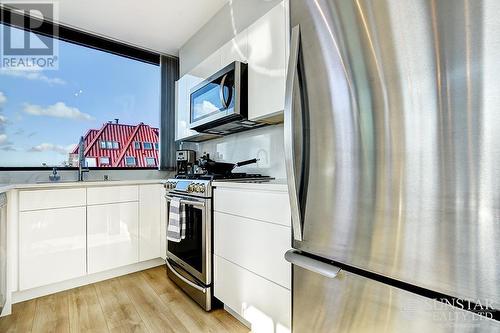 1804 1003 Burnaby Street, Vancouver, BC - Indoor Photo Showing Kitchen