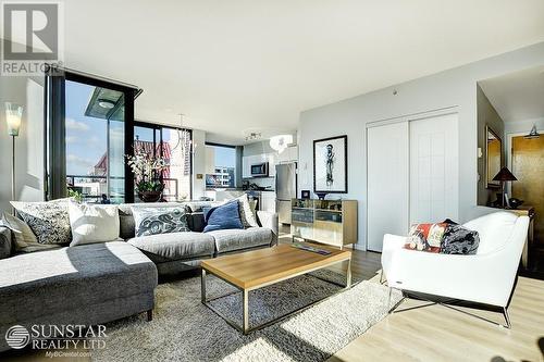 1804 1003 Burnaby Street, Vancouver, BC - Indoor Photo Showing Living Room