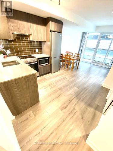 1804 - 395 Bloor Street E, Toronto, ON - Indoor Photo Showing Kitchen