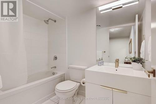 1706 - 15 Iceboat Terrace, Toronto, ON - Indoor Photo Showing Bathroom