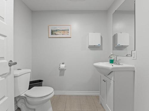 Powder room - 122 Rue Jean-Talon, Saint-Jean-Sur-Richelieu, QC - Indoor Photo Showing Bathroom