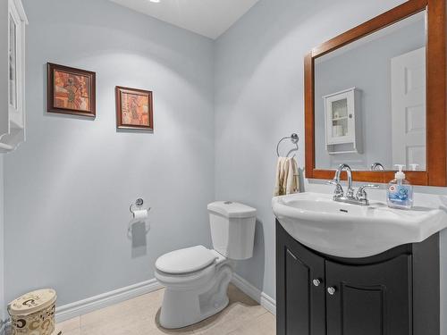 Powder room - 122 Rue Jean-Talon, Saint-Jean-Sur-Richelieu, QC - Indoor Photo Showing Bathroom