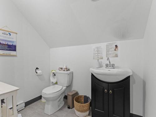 Powder room - 122 Rue Jean-Talon, Saint-Jean-Sur-Richelieu, QC - Indoor Photo Showing Bathroom