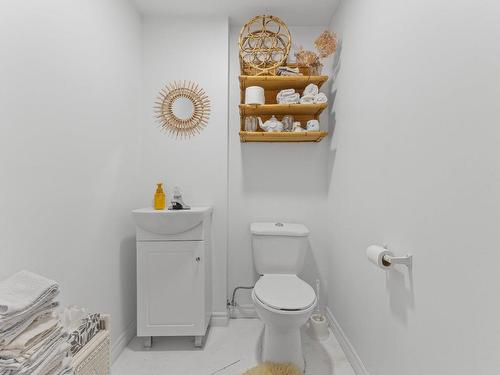 Powder room - 122 Rue Jean-Talon, Saint-Jean-Sur-Richelieu, QC - Indoor Photo Showing Bathroom