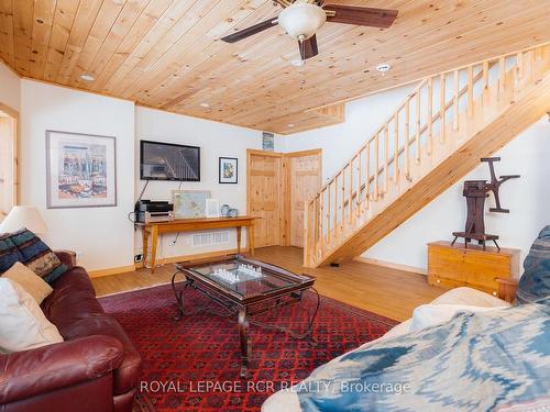 1208 Minnow Dr, Dysart Et Al, ON - Indoor Photo Showing Living Room