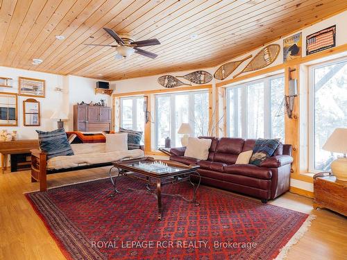 1208 Minnow Dr, Dysart Et Al, ON - Indoor Photo Showing Living Room