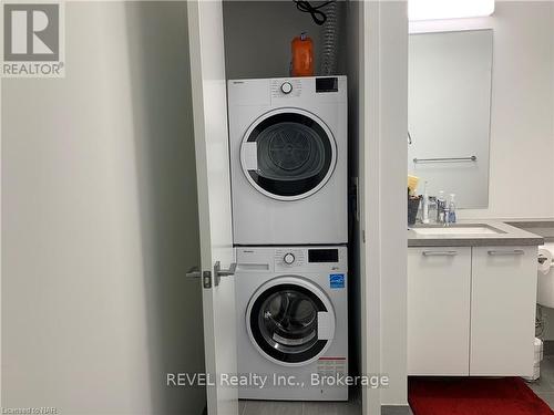 407 - 479 Charlton Avenue E, Hamilton (Stinson), ON - Indoor Photo Showing Laundry Room