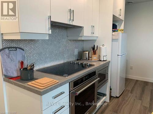 407 - 479 Charlton Avenue E, Hamilton (Stinson), ON - Indoor Photo Showing Kitchen