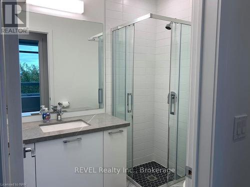 407 - 479 Charlton Avenue E, Hamilton (Stinson), ON - Indoor Photo Showing Bathroom