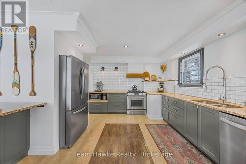 175 Woodland Drive, Midland, ON - Indoor Photo Showing Kitchen With Stainless Steel Kitchen With Double Sink With Upgraded Kitchen