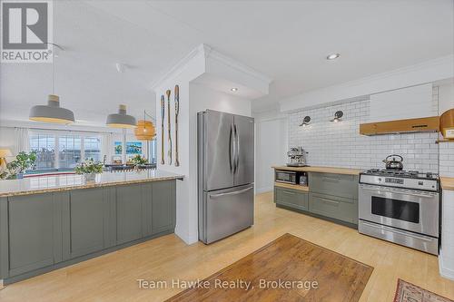 175 Woodland Drive, Midland, ON - Indoor Photo Showing Kitchen With Stainless Steel Kitchen With Upgraded Kitchen