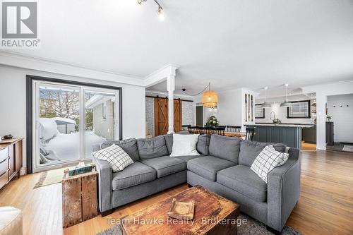 175 Woodland Drive, Midland, ON - Indoor Photo Showing Living Room