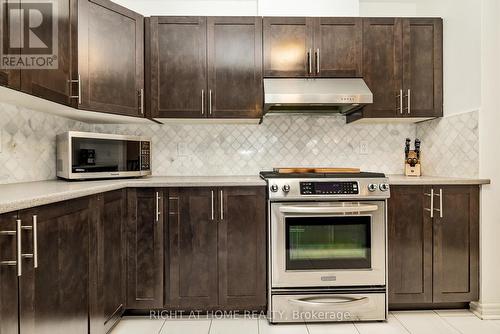 912 Messor Crescent, Ottawa, ON - Indoor Photo Showing Kitchen With Upgraded Kitchen