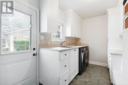 18 Harrowsmith Place, Richmond Hill, ON - Indoor Photo Showing Laundry Room