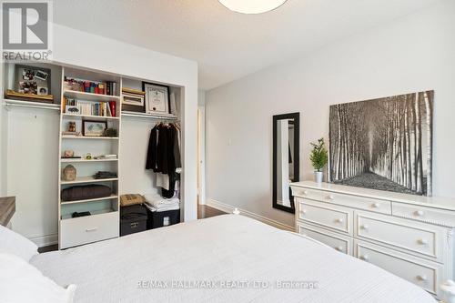 18 Harrowsmith Place, Richmond Hill, ON - Indoor Photo Showing Bedroom