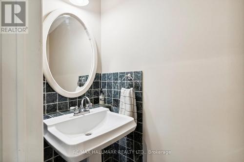 18 Harrowsmith Place, Richmond Hill, ON - Indoor Photo Showing Bathroom